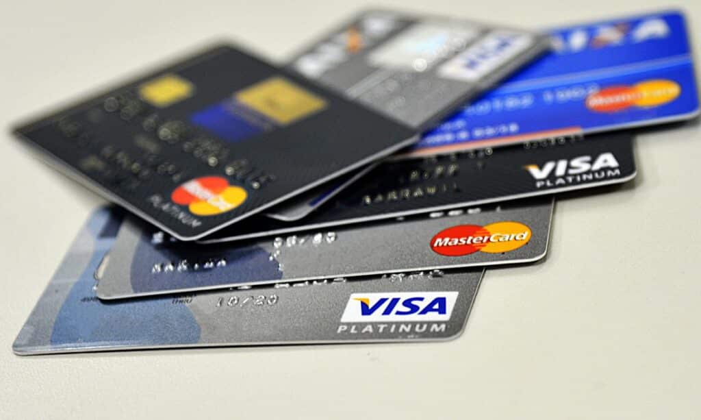 Cartão de crédito: saiba como fica o estorno da fatura ao cancelar uma compra parcelada!